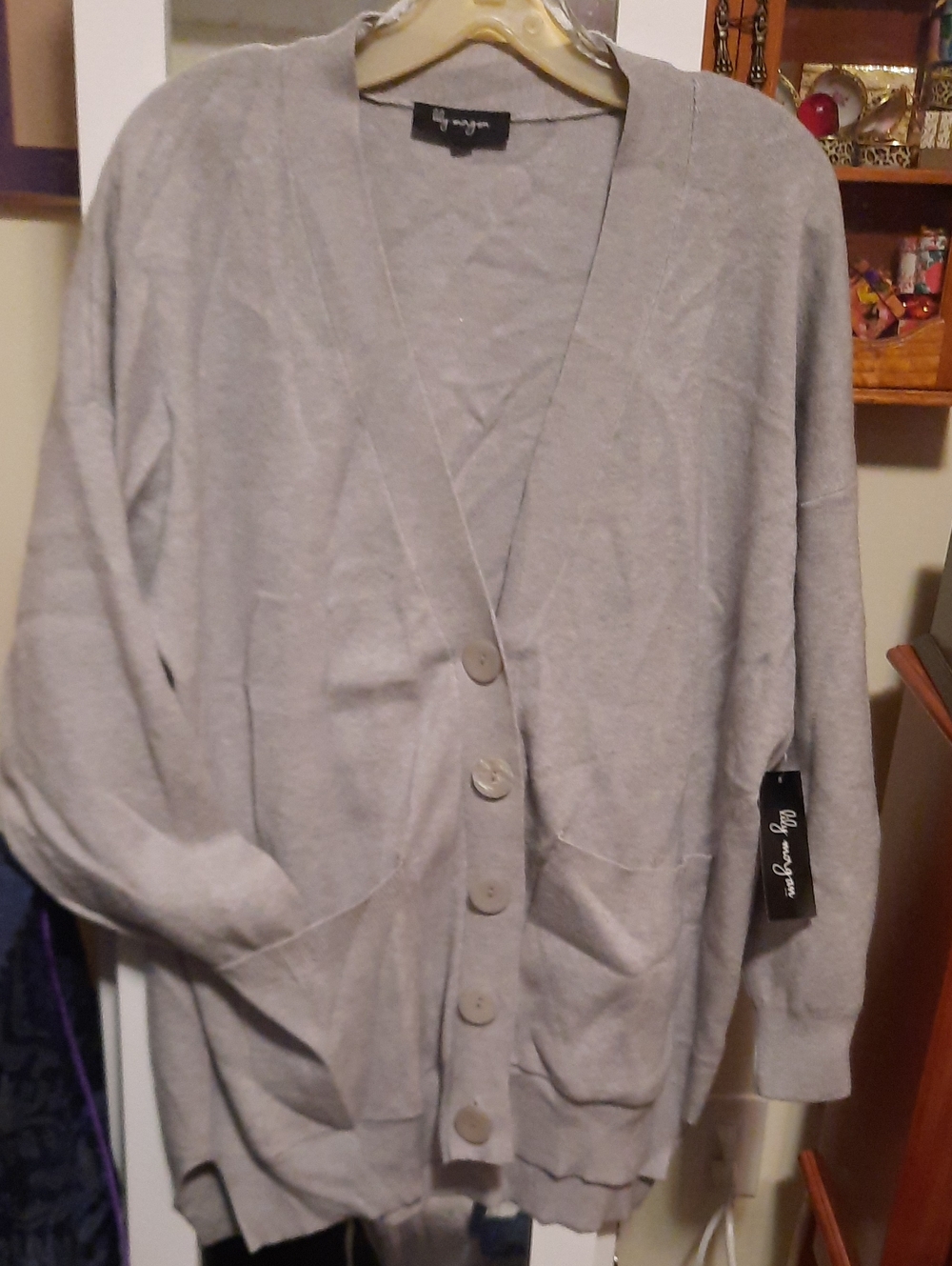 NWT PLUS SIZE 3X Medium weight Gray Women's Button-Front Cardigan